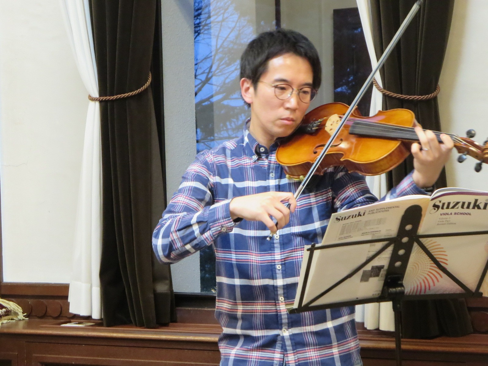 ビオラもレッスンします アルト記号の楽譜の読み方から説明します アマチュアのオーケストラで弾いてらっしゃる方もいらっしゃいます 横浜のバイオリン 教室はオリジナルのブログも随時更新しております