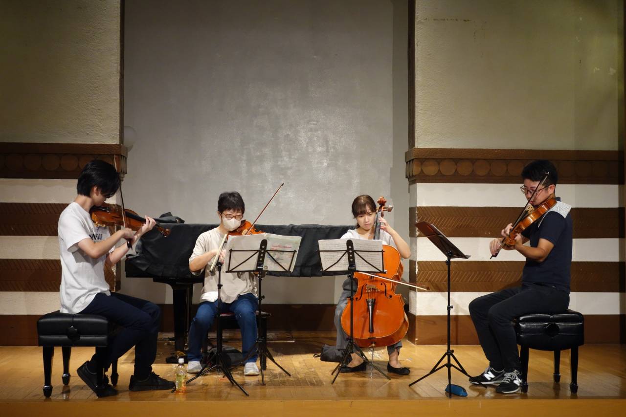 バイオリンとビオラの二重奏の練習