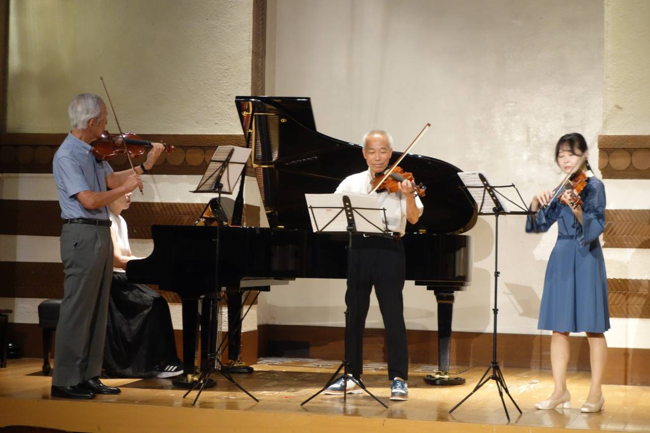 大倉山記念館ホールでアンサンブルの発表会